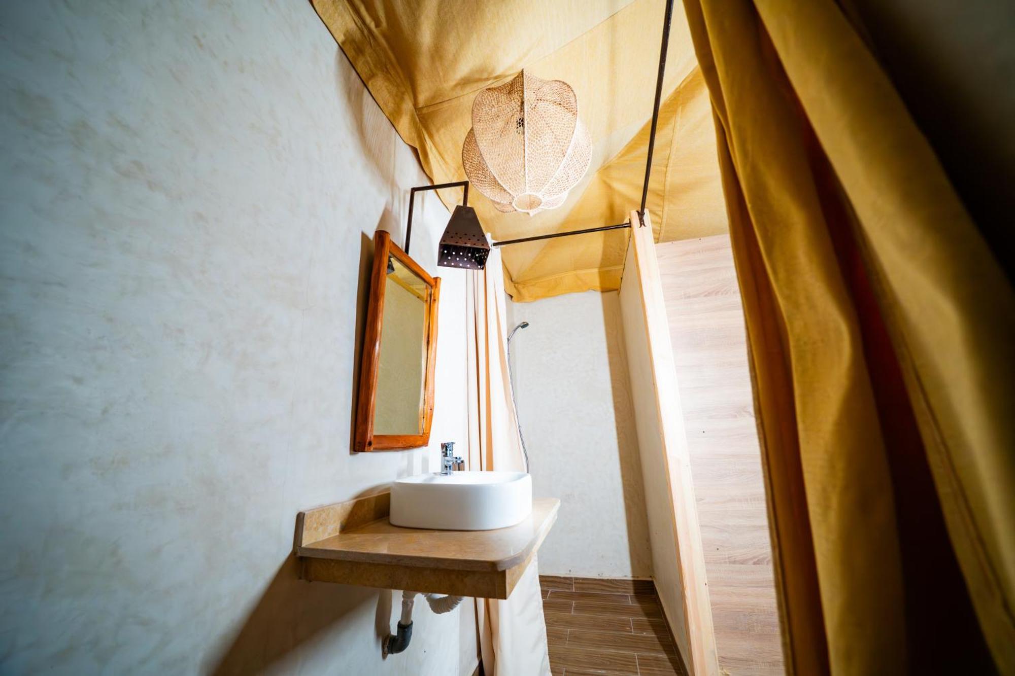 Le Bedouin Agafay Villa Marrakesh Exterior photo